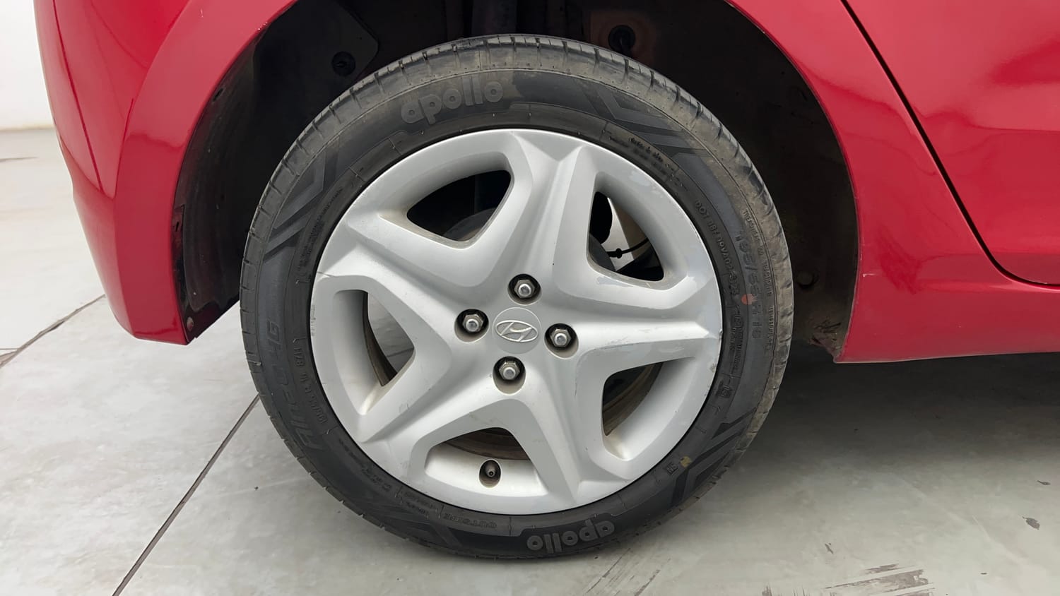 Used 2017 Hyundai Elite i20 Asta 1.2 Petrol Manual tyres RIGHT REAR TYRE RIM VIEW