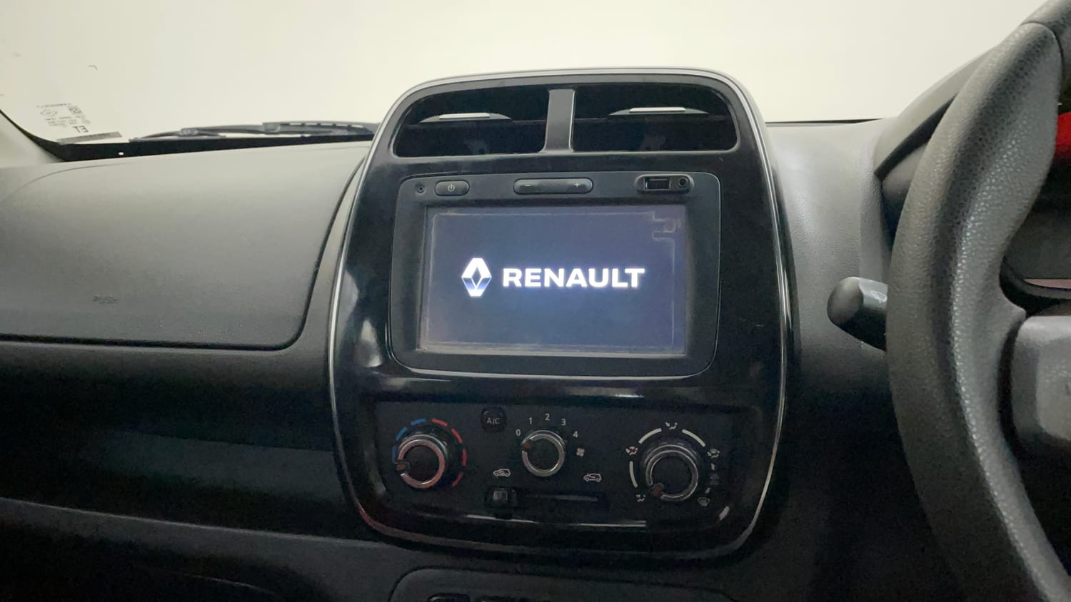 Used 2016 Renault Kwid 1.0 RXT Petrol Manual top_features Integrated (in-dash) music system