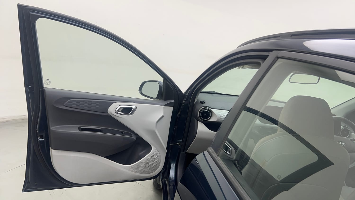 Used 2021 Hyundai Grand i10 Nios Sportz 1.2 Kappa VTVT CNG Cng Manual interior LEFT FRONT DOOR OPEN VIEW