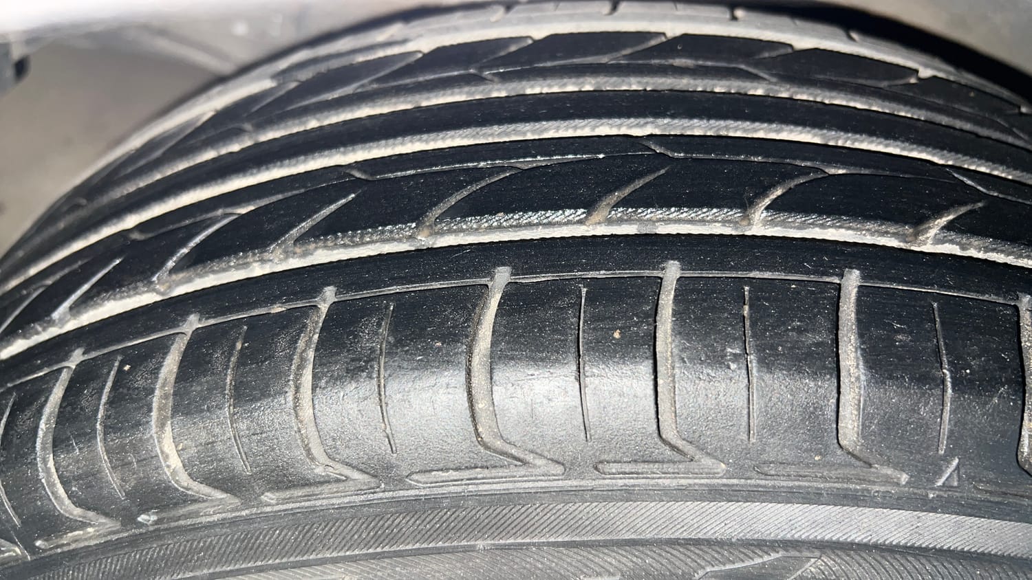 Used 2015 Honda City SV Petrol Manual tyres RIGHT REAR TYRE TREAD VIEW