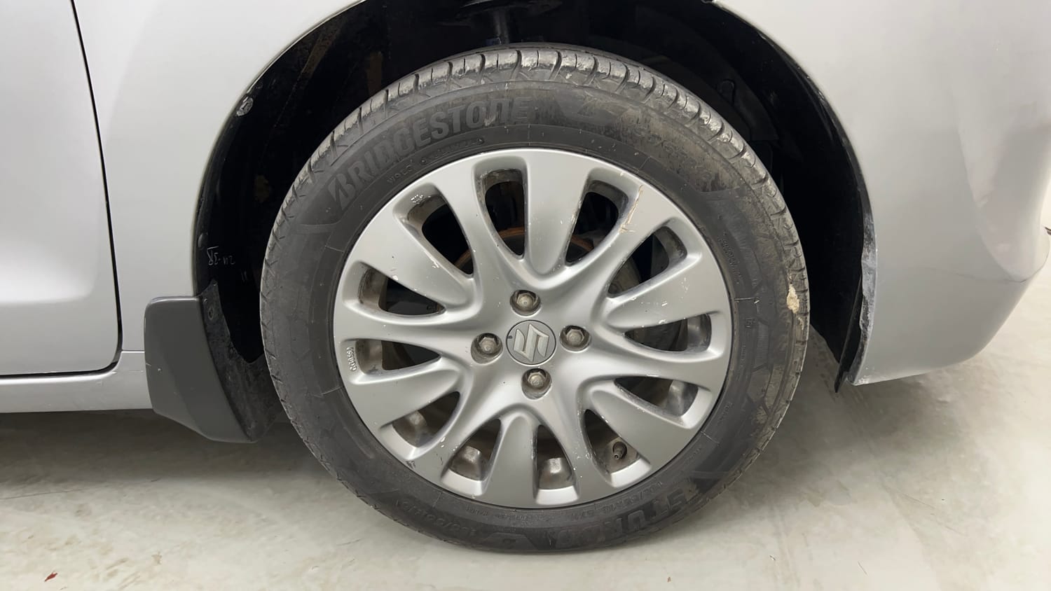 Used 2017 Maruti Suzuki Baleno Alpha 1.2 Petrol Manual tyres RIGHT FRONT TYRE RIM VIEW