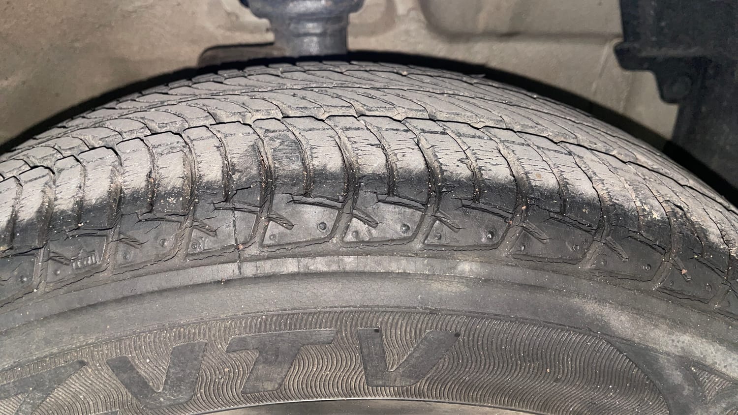 Used 2014 Maruti Suzuki Celerio VXi Petrol Manual tyres RIGHT FRONT TYRE TREAD VIEW