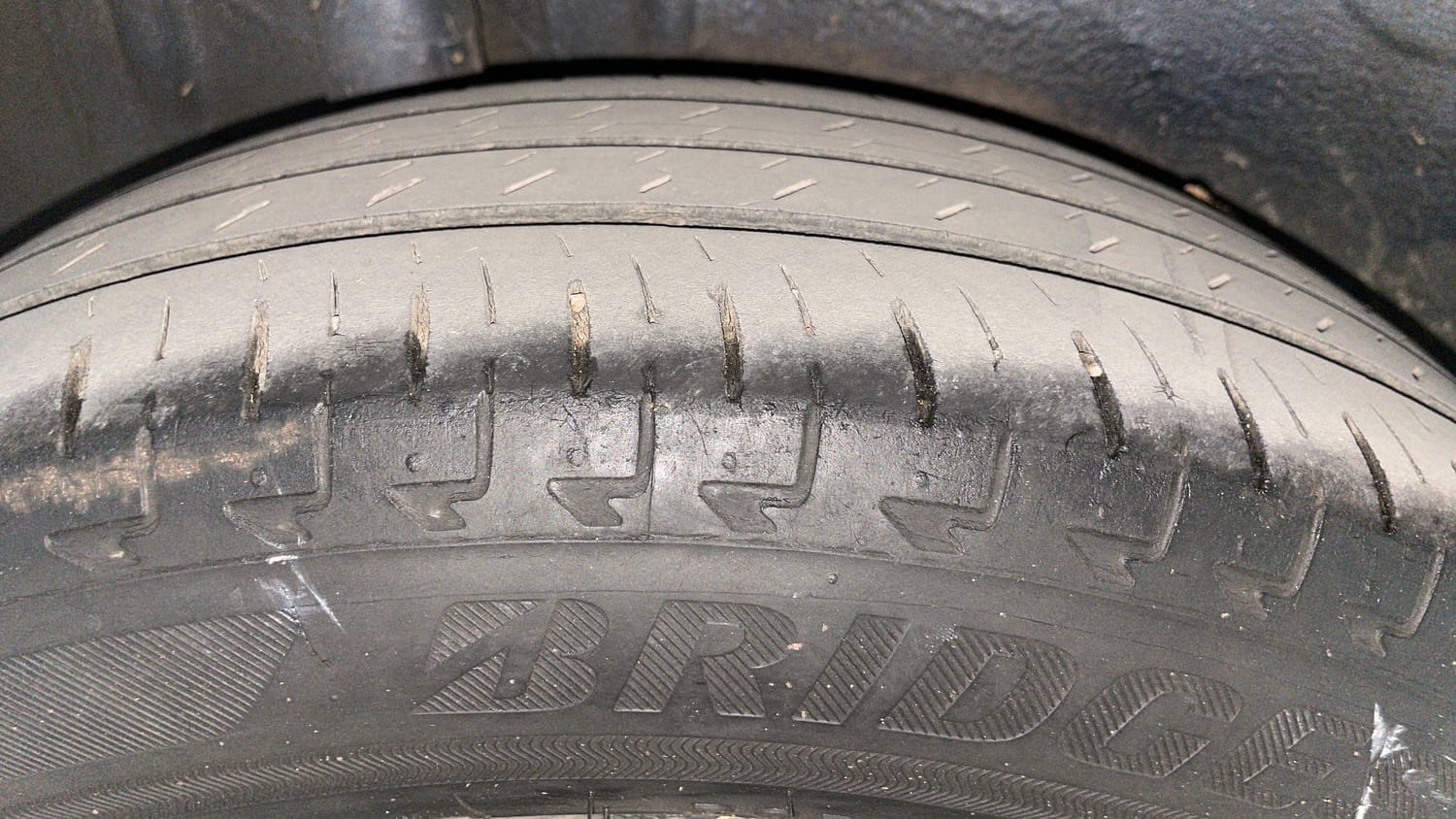 Used 2022 Maruti Suzuki Ignis Alpha 1.2 MT Petrol Manual tyres RIGHT REAR TYRE TREAD VIEW
