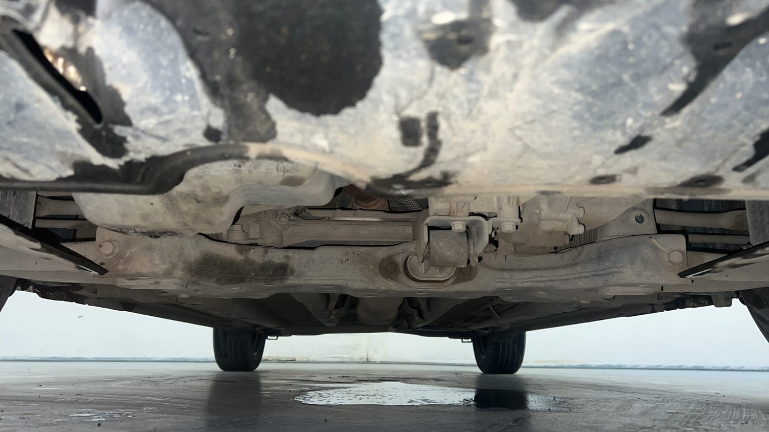 Used 2024 Hyundai Verna SX 1.5 Petrol MT Petrol Manual extra FRONT LEFT UNDERBODY VIEW