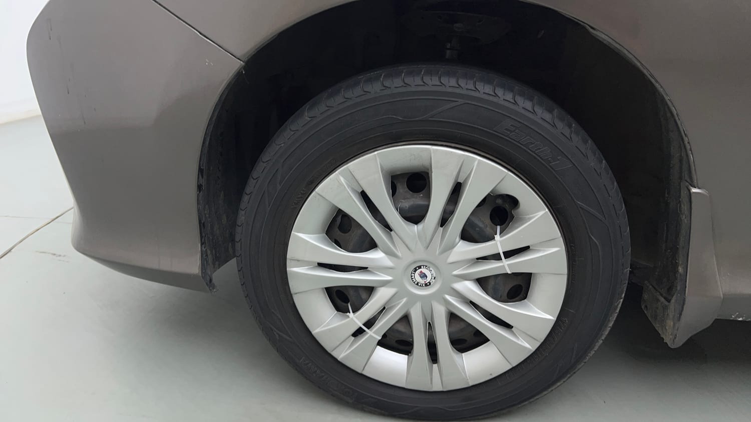 Used 2015 Honda City SV Petrol Manual tyres LEFT FRONT TYRE RIM VIEW