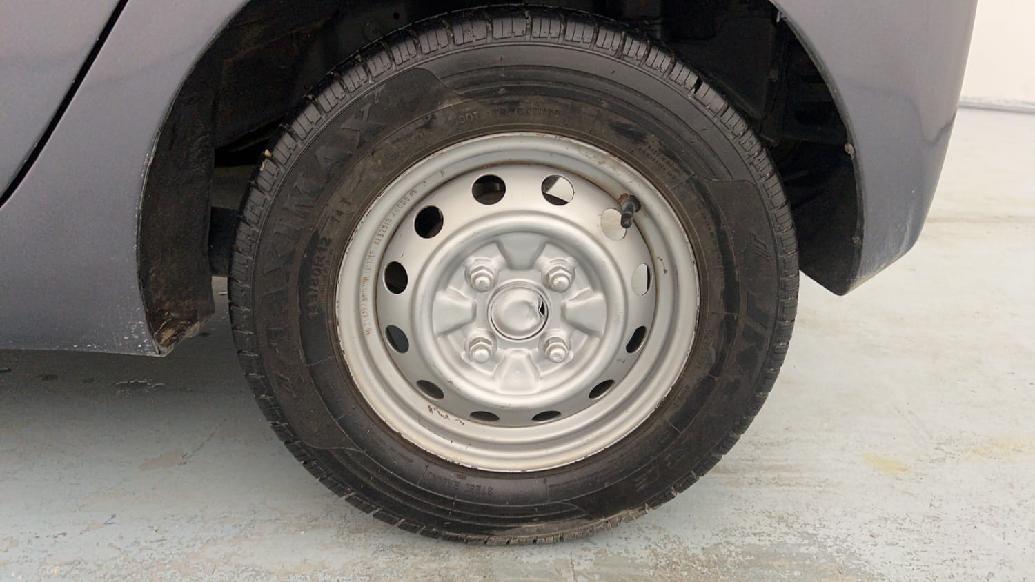 Used 2016 Hyundai Eon Era + Petrol Manual tyres LEFT REAR TYRE RIM VIEW