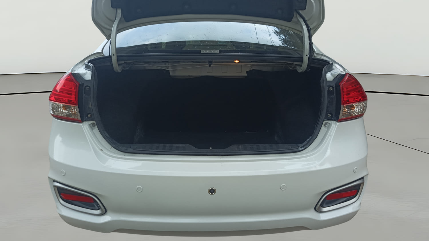 Used 2018 Maruti Suzuki Ciaz Delta Hybrid 1.5 Petrol Manual interior DICKY INSIDE VIEW