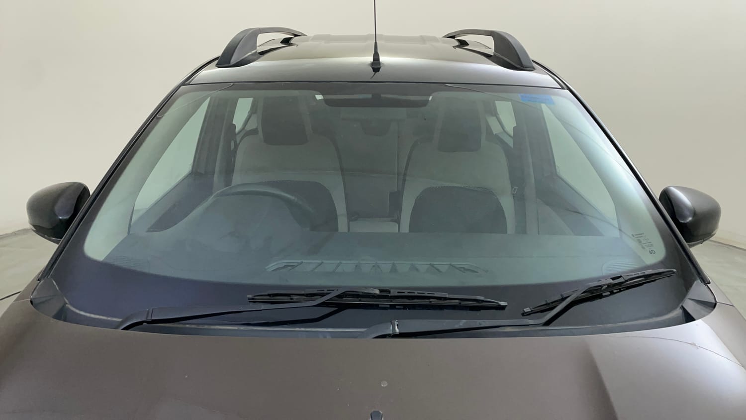 Used 2022 Renault Triber RXZ EASY-R AMT Dual Tone Petrol Automatic exterior FRONT WINDSHIELD VIEW