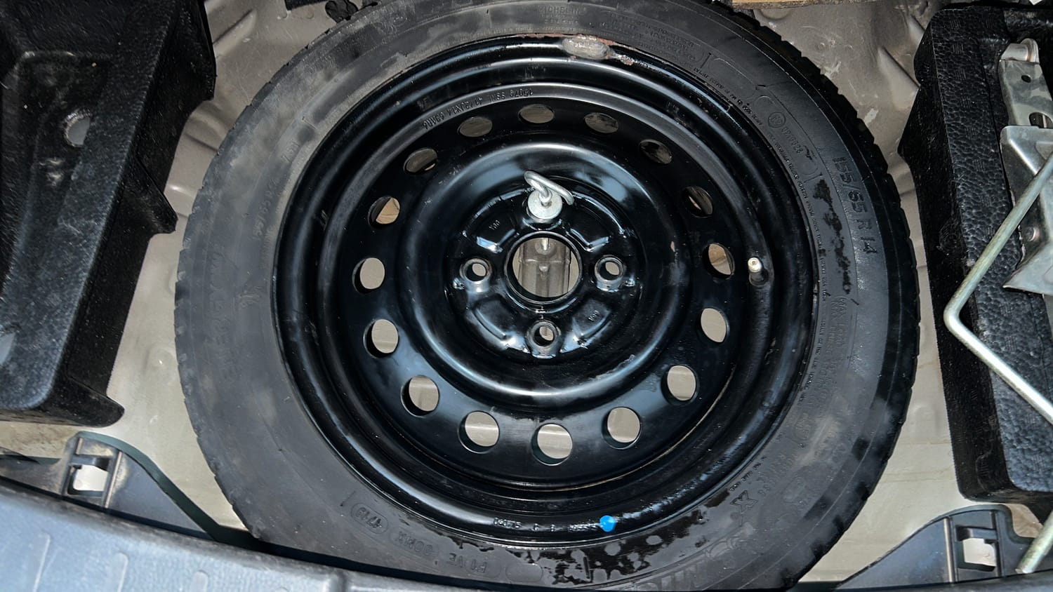 Used 2015 Maruti Suzuki Wagon R VXI Petrol Manual tyres SPARE TYRE VIEW