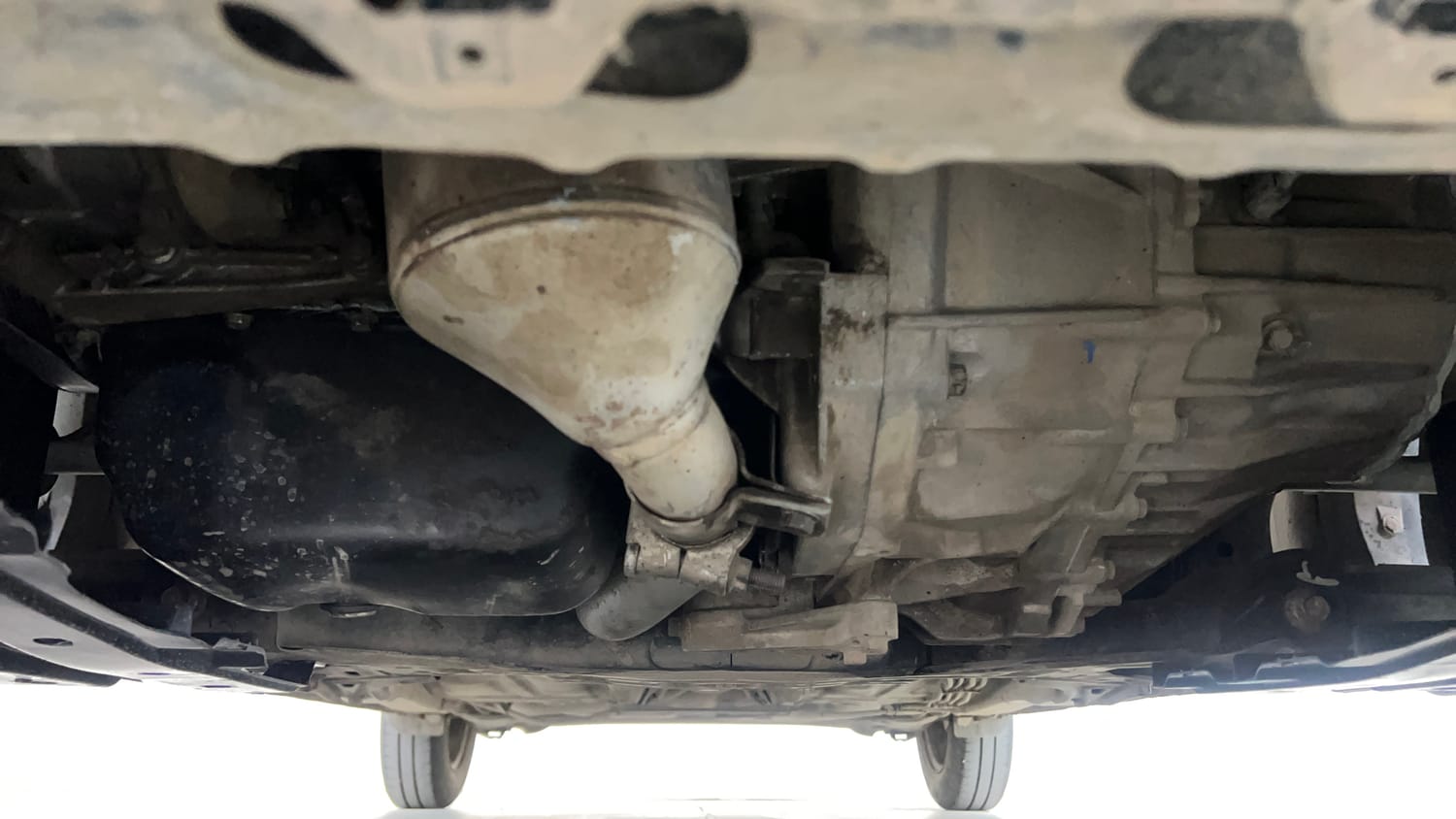 Used 2019 Maruti Suzuki Swift VDi AMT Diesel Automatic extra FRONT LEFT UNDERBODY VIEW