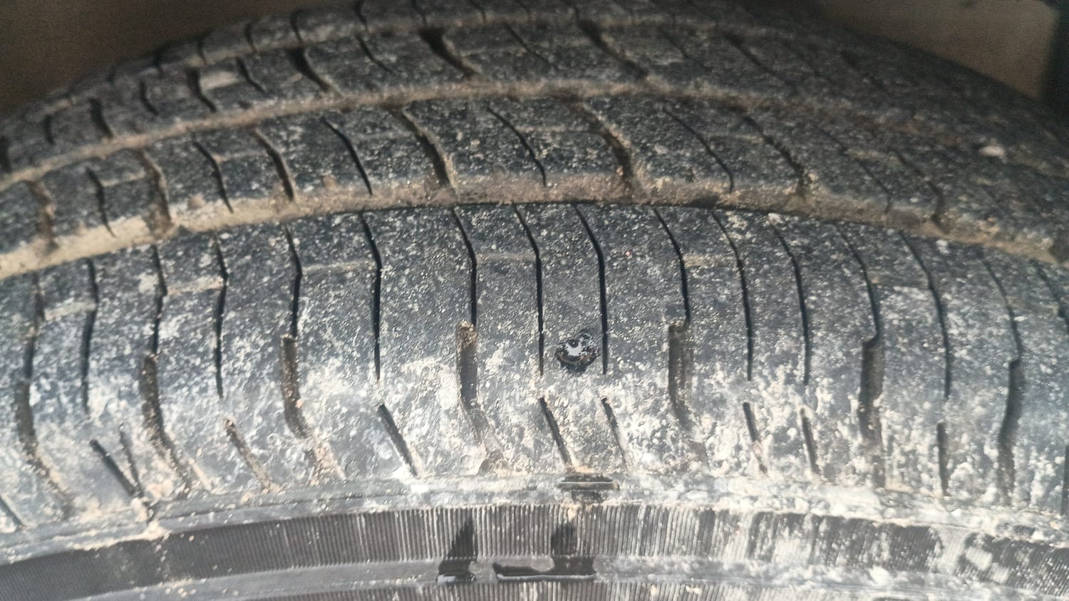 Used 2015 Maruti Suzuki Swift Dzire VXI Petrol Manual tyres RIGHT FRONT TYRE TREAD VIEW