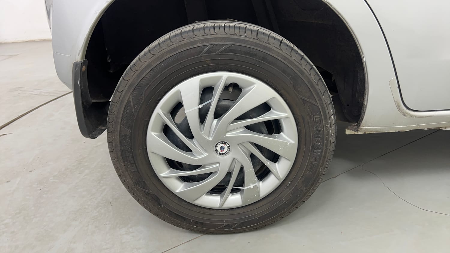 Used 2017 Datsun Redi-GO T (O) Petrol Manual tyres RIGHT REAR TYRE RIM VIEW