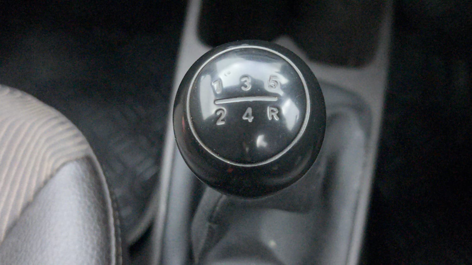 Used 2014 Hyundai Eon Sportz Petrol Manual interior GEAR  KNOB VIEW
