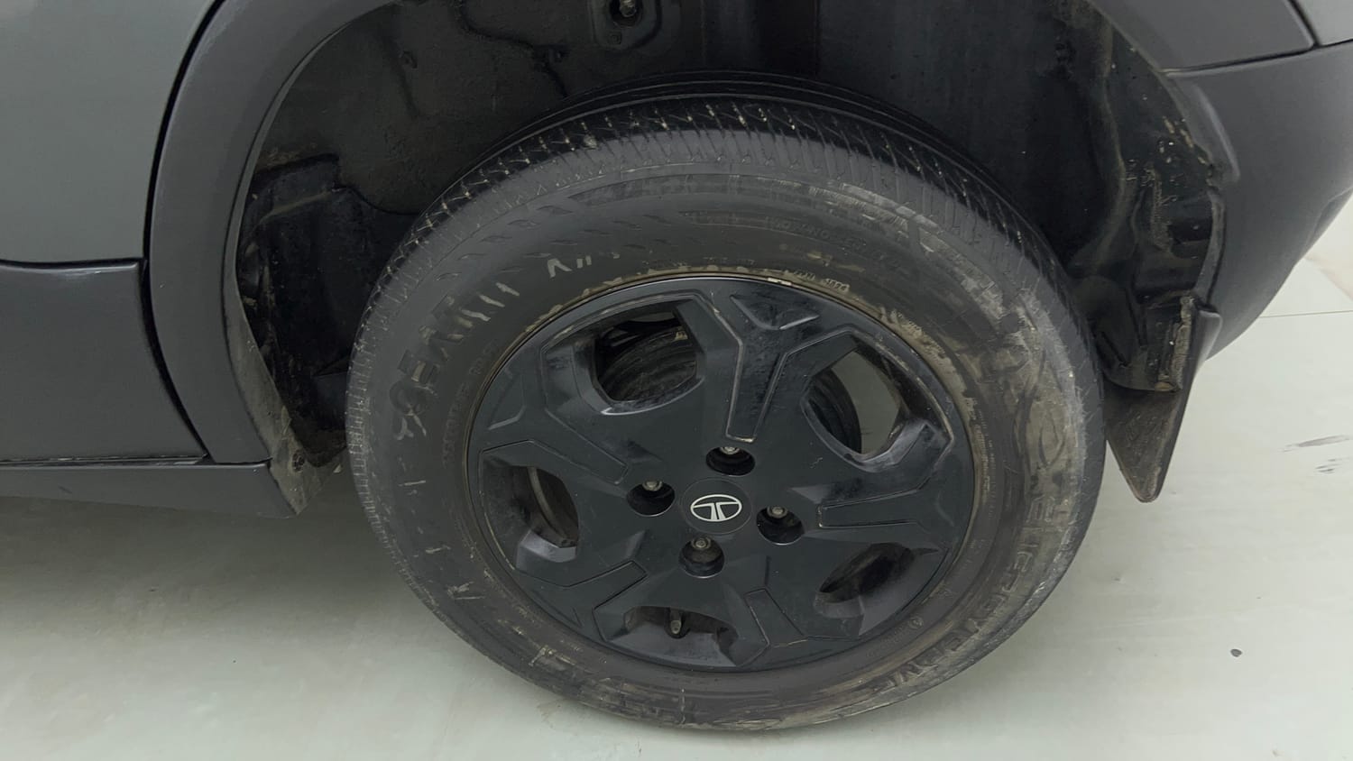 Used 2024 Tata Punch Accomplished iCNG Cng Manual tyres LEFT REAR TYRE RIM VIEW