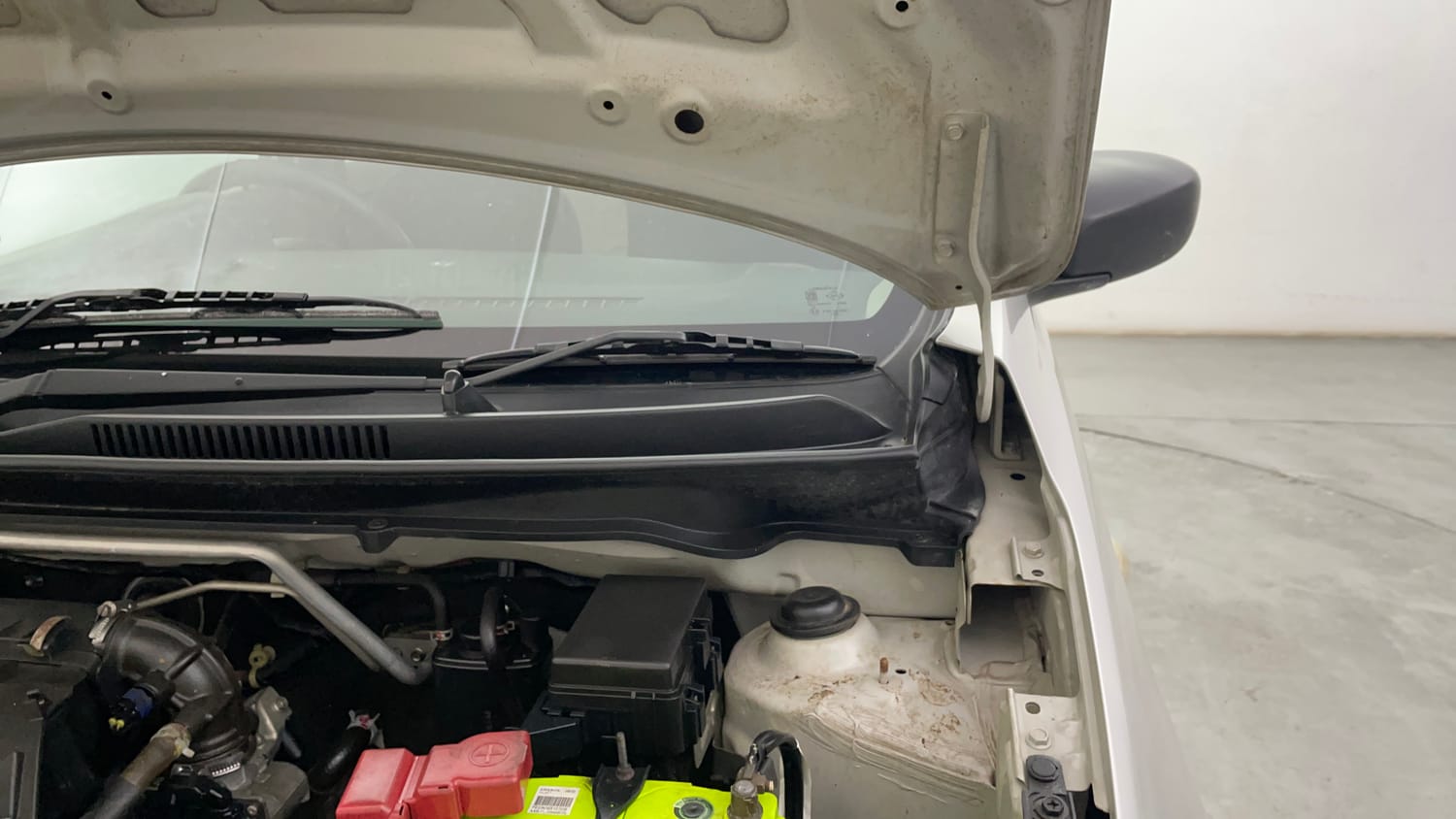 Used 2014 Maruti Suzuki Celerio VXi Petrol Manual engine ENGINE LEFT SIDE HINGE & APRON VIEW