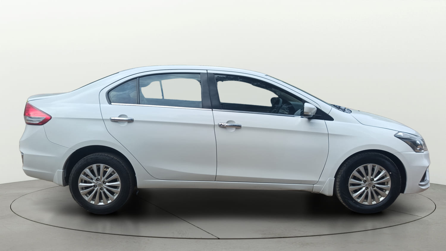 Used 2018 Maruti Suzuki Ciaz Delta Hybrid 1.5 Petrol Manual exterior RIGHT SIDE VIEW