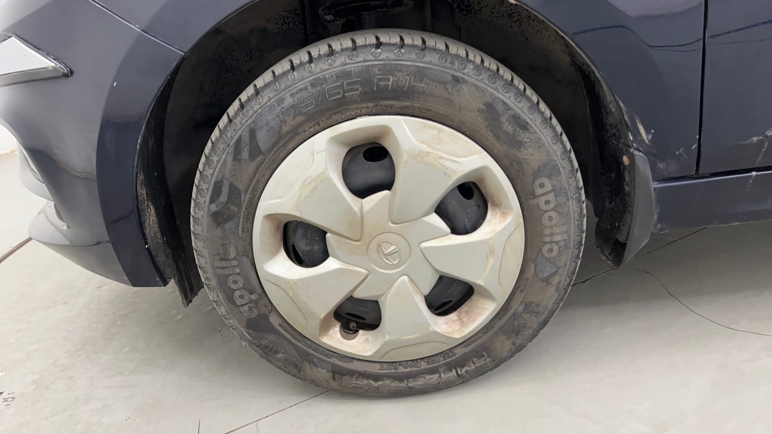 Used 2022 Tata Tigor XZ CNG Cng Manual tyres LEFT FRONT TYRE RIM VIEW