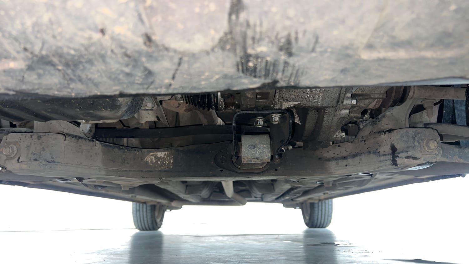Used 2017 Hyundai Elite i20 Asta 1.2 Petrol Manual extra FRONT LEFT UNDERBODY VIEW
