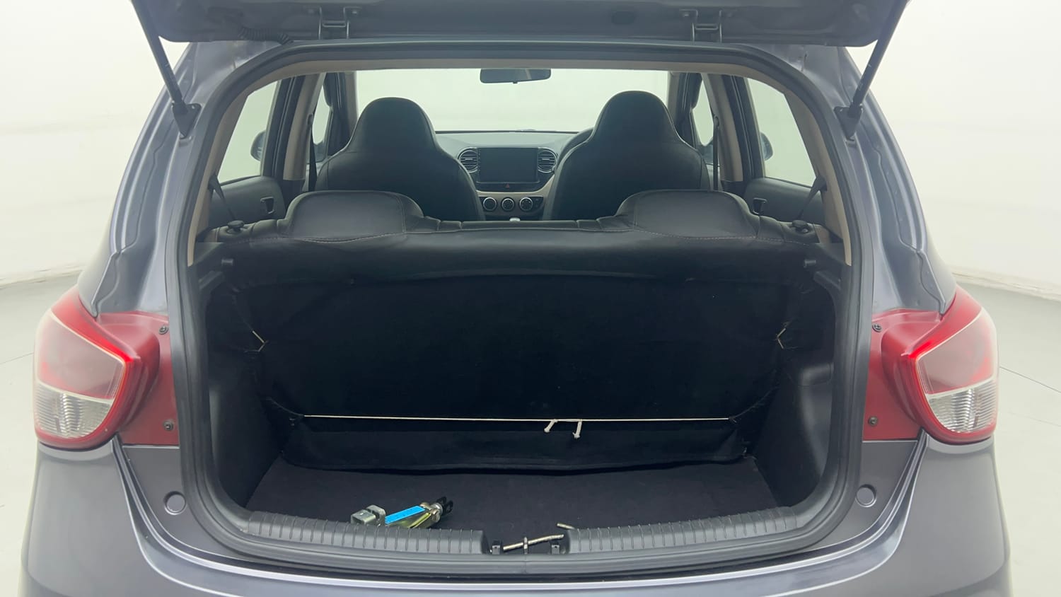 Used 2018 Hyundai Grand i10 Magna 1.2 Kappa VTVT Petrol Manual interior DICKY INSIDE VIEW