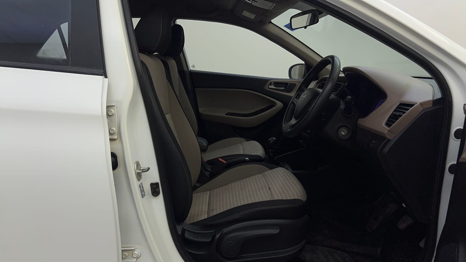 Used 2020 Hyundai Elite i20 Sportz Plus 1.2 Petrol Manual interior RIGHT SIDE FRONT DOOR CABIN VIEW