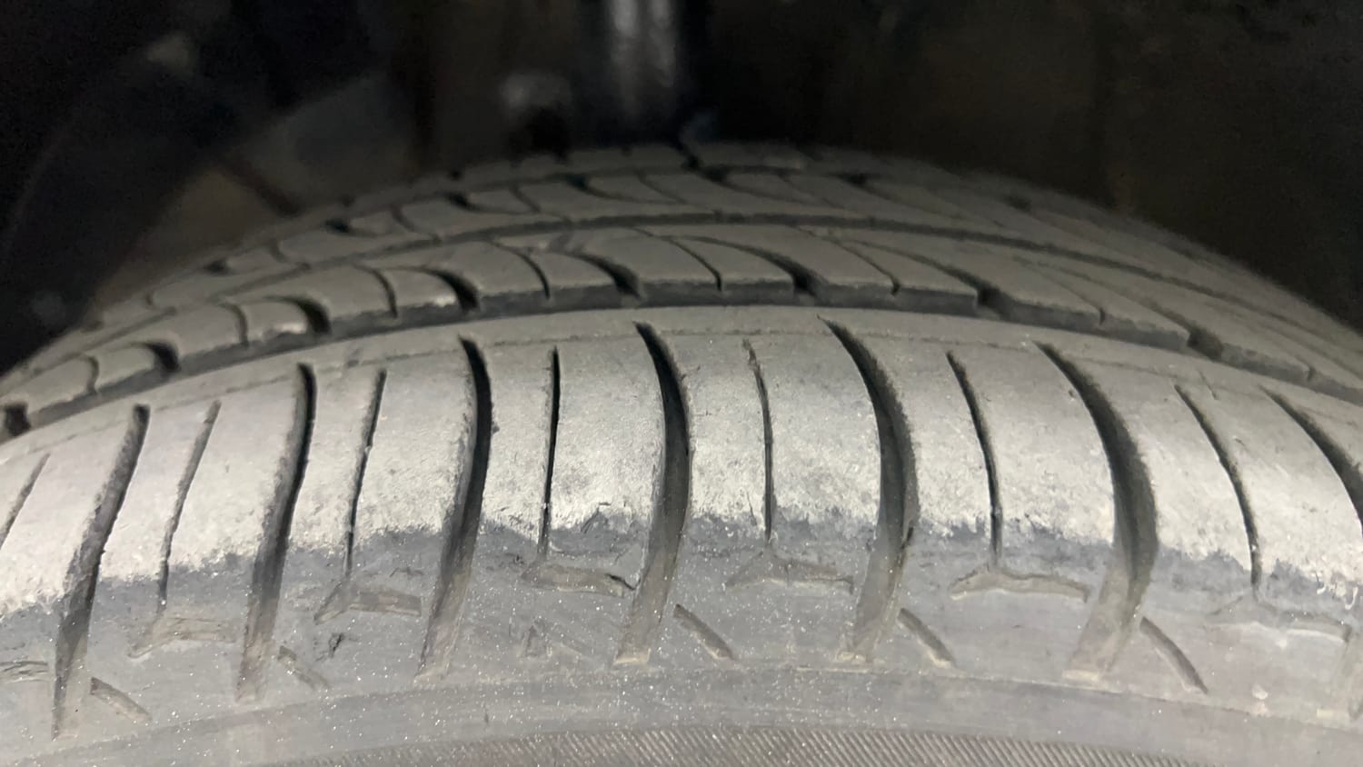 Used 2017 Maruti Suzuki Baleno Alpha 1.2 Petrol Manual tyres LEFT FRONT TYRE TREAD VIEW