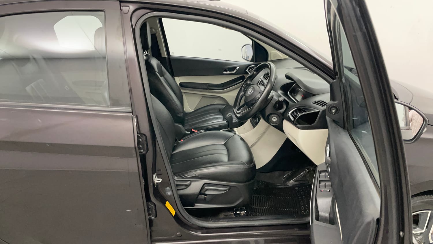 Used 2022 null Petrol Automatic interior RIGHT SIDE FRONT DOOR CABIN VIEW