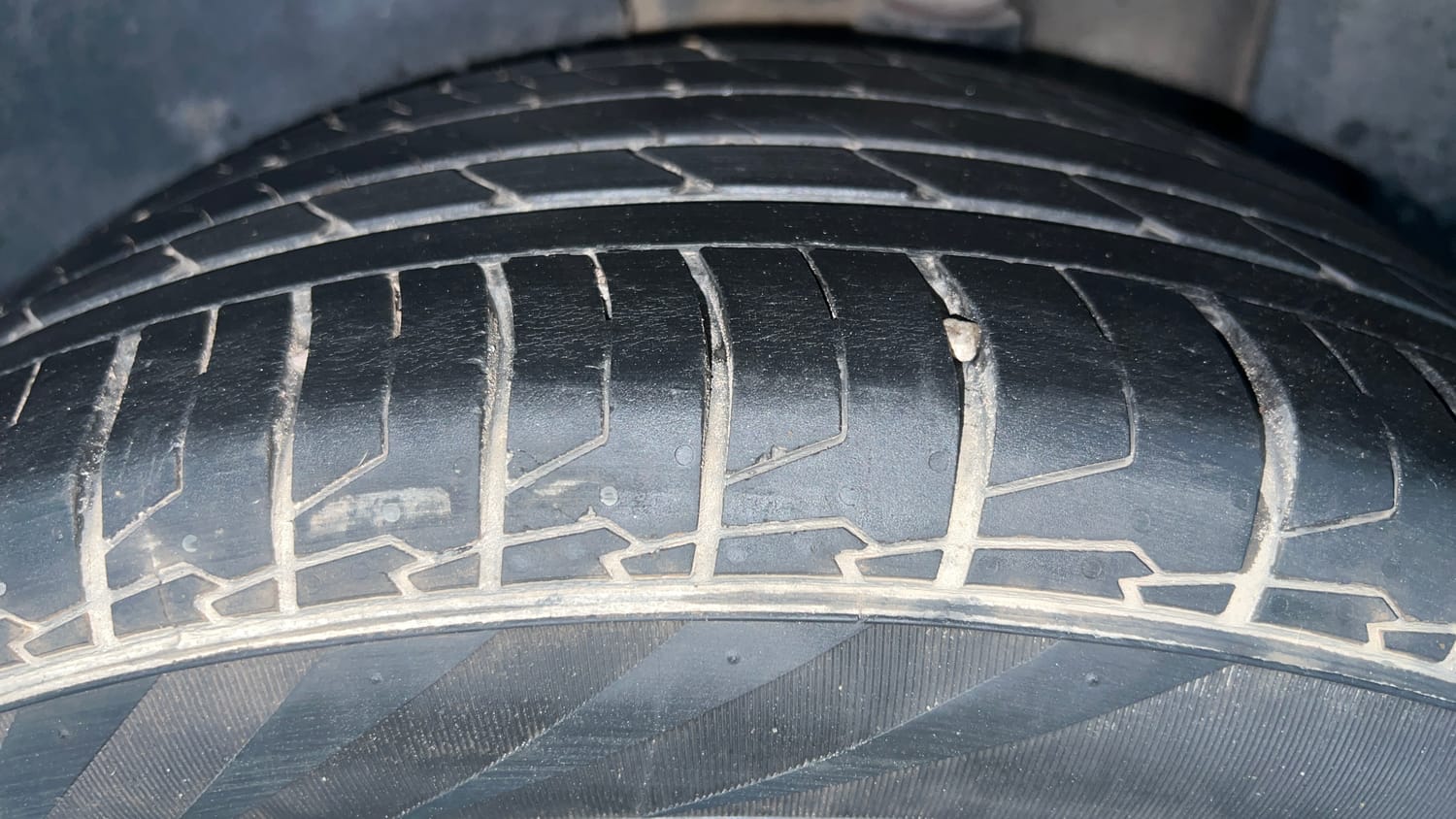 Used 2023 Kia Seltos GTX Plus 1.4 Petrol Manual tyres LEFT REAR TYRE TREAD VIEW