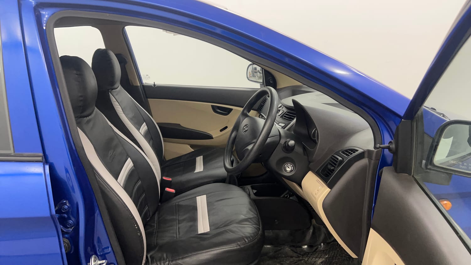 Used 2016 Hyundai Eon Magna Petrol Manual interior RIGHT SIDE FRONT DOOR CABIN VIEW