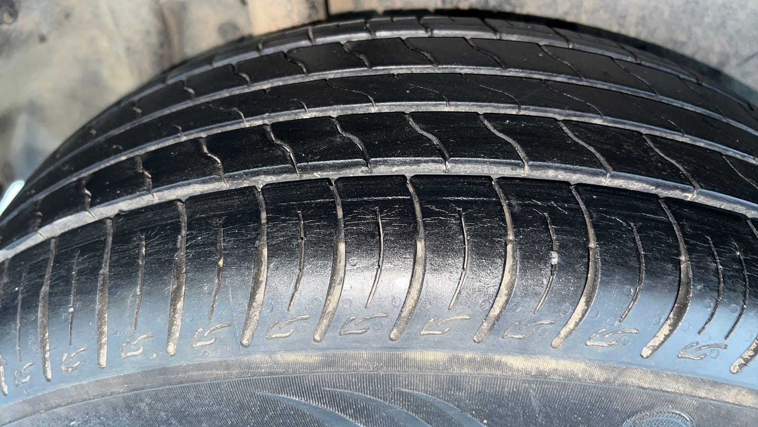 Used 2021 maruti-suzuki Vitara Brezza LXi Petrol Manual tyres RIGHT REAR TYRE TREAD VIEW