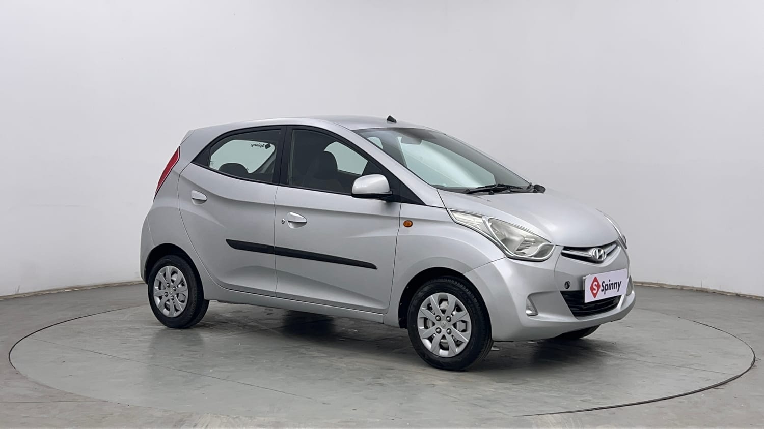 Used 2014 Hyundai Eon Sportz Petrol Manual exterior RIGHT FRONT CORNER VIEW