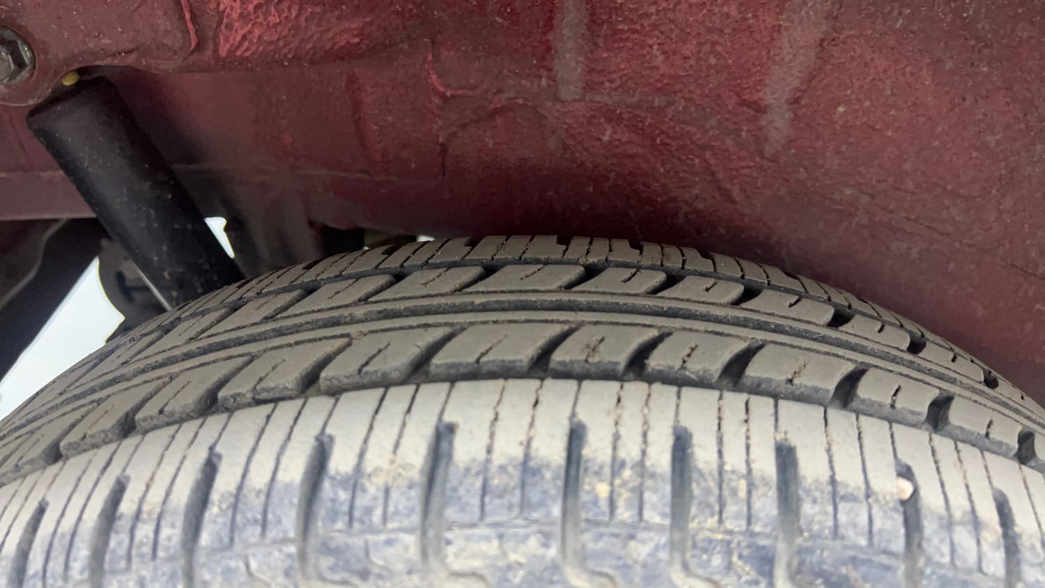 Used 2017 Maruti Suzuki Wagon R 1.0 VXI AMT Petrol Automatic tyres RIGHT REAR TYRE TREAD VIEW