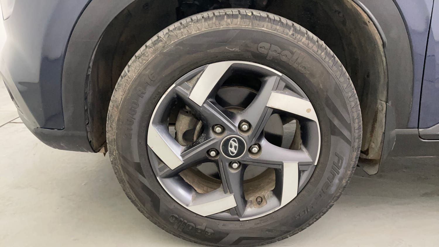 Used 2022 Hyundai Venue SX 1.5 CRDi Diesel Manual tyres LEFT FRONT TYRE RIM VIEW