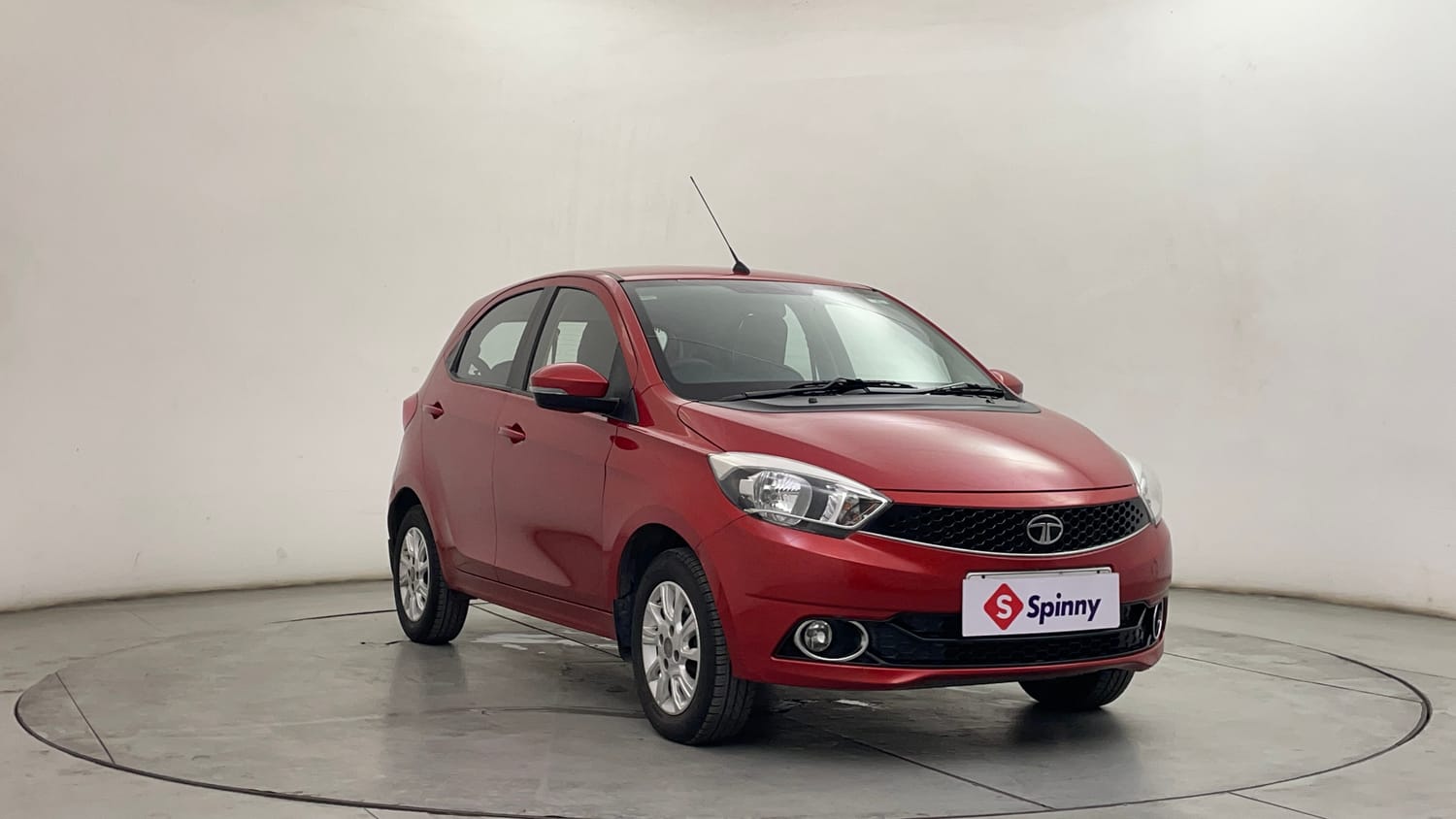 Used 2017 Tata Tiago Revotron XZ Petrol Manual exterior RIGHT FRONT CORNER VIEW