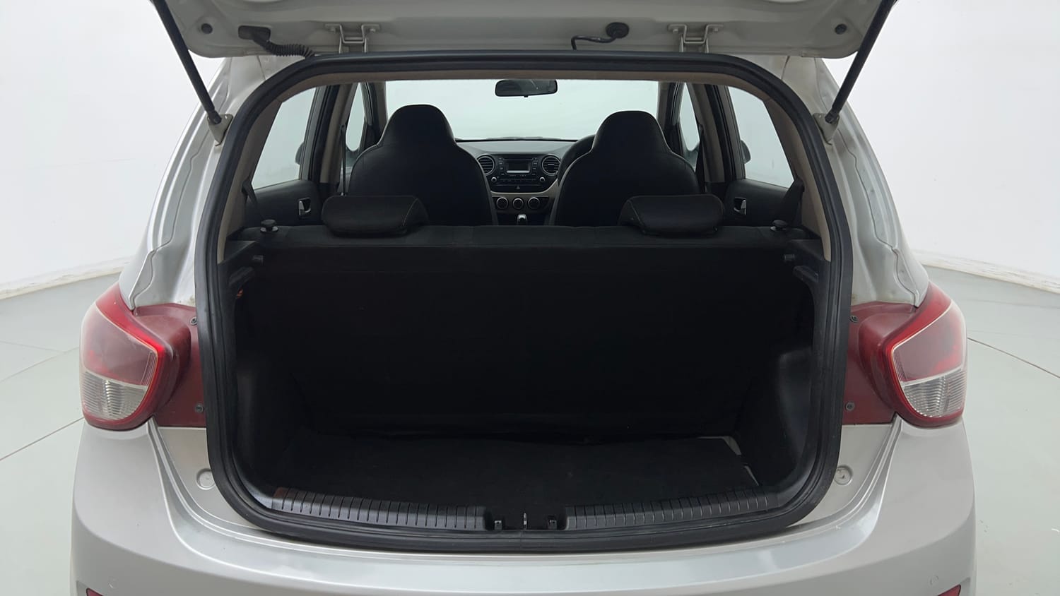 Used 2015 Hyundai Grand i10 Asta AT 1.2 Kappa VTVT Petrol Automatic interior DICKY INSIDE VIEW