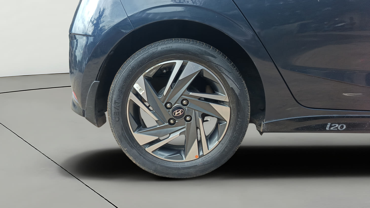 Used 2021 Hyundai New i20 Asta (O) 1.0 Turbo DCT Petrol Automatic tyres RIGHT REAR TYRE RIM VIEW
