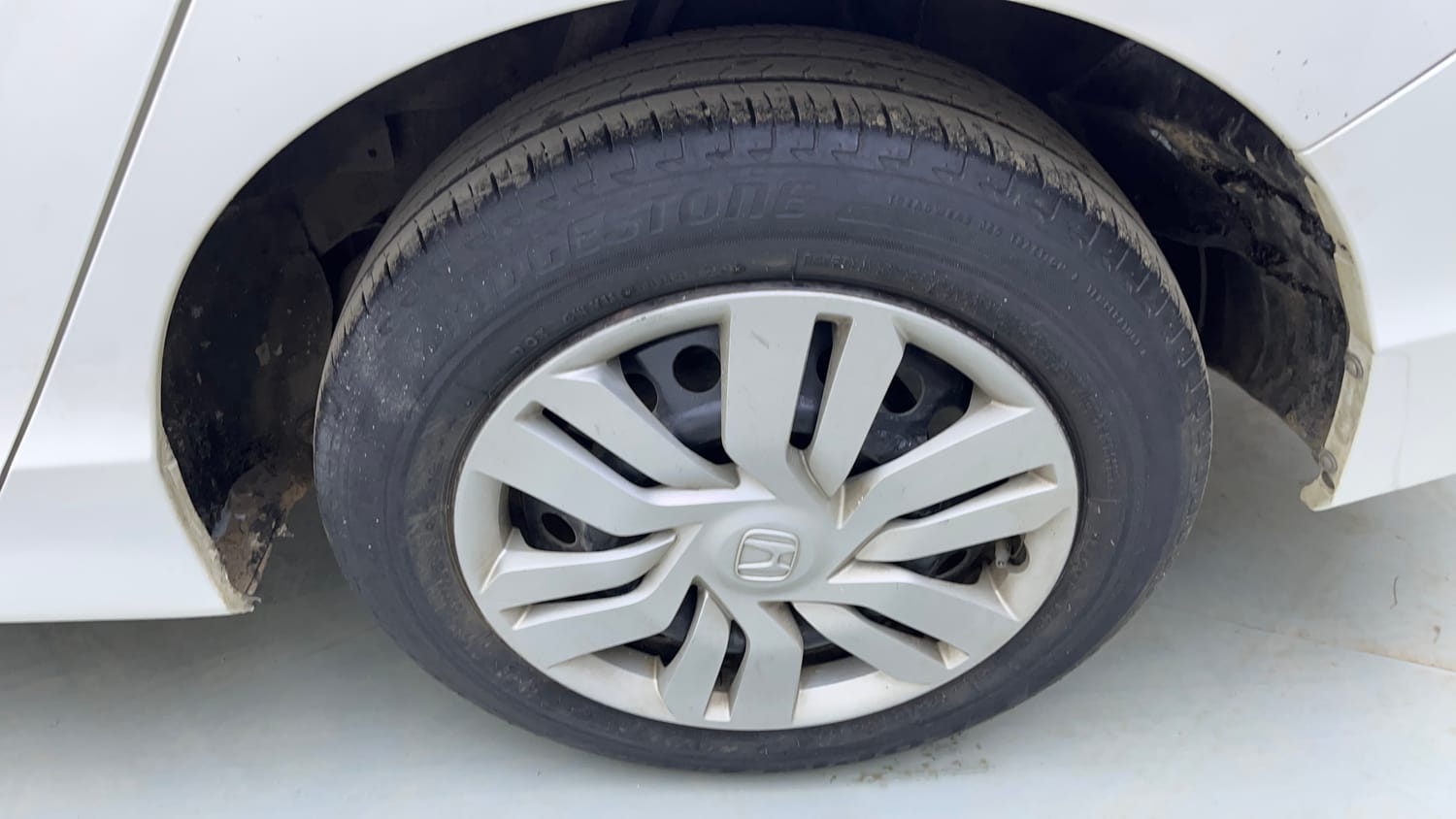 Used 2014 Honda City SV Petrol Manual tyres LEFT REAR TYRE RIM VIEW