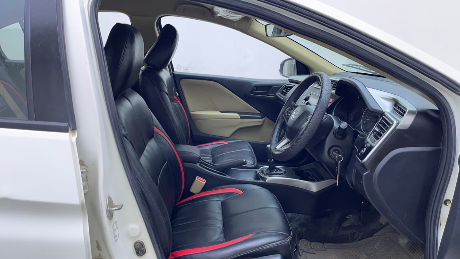 Used 2014 Honda City SV Petrol Manual interior RIGHT SIDE FRONT DOOR CABIN VIEW