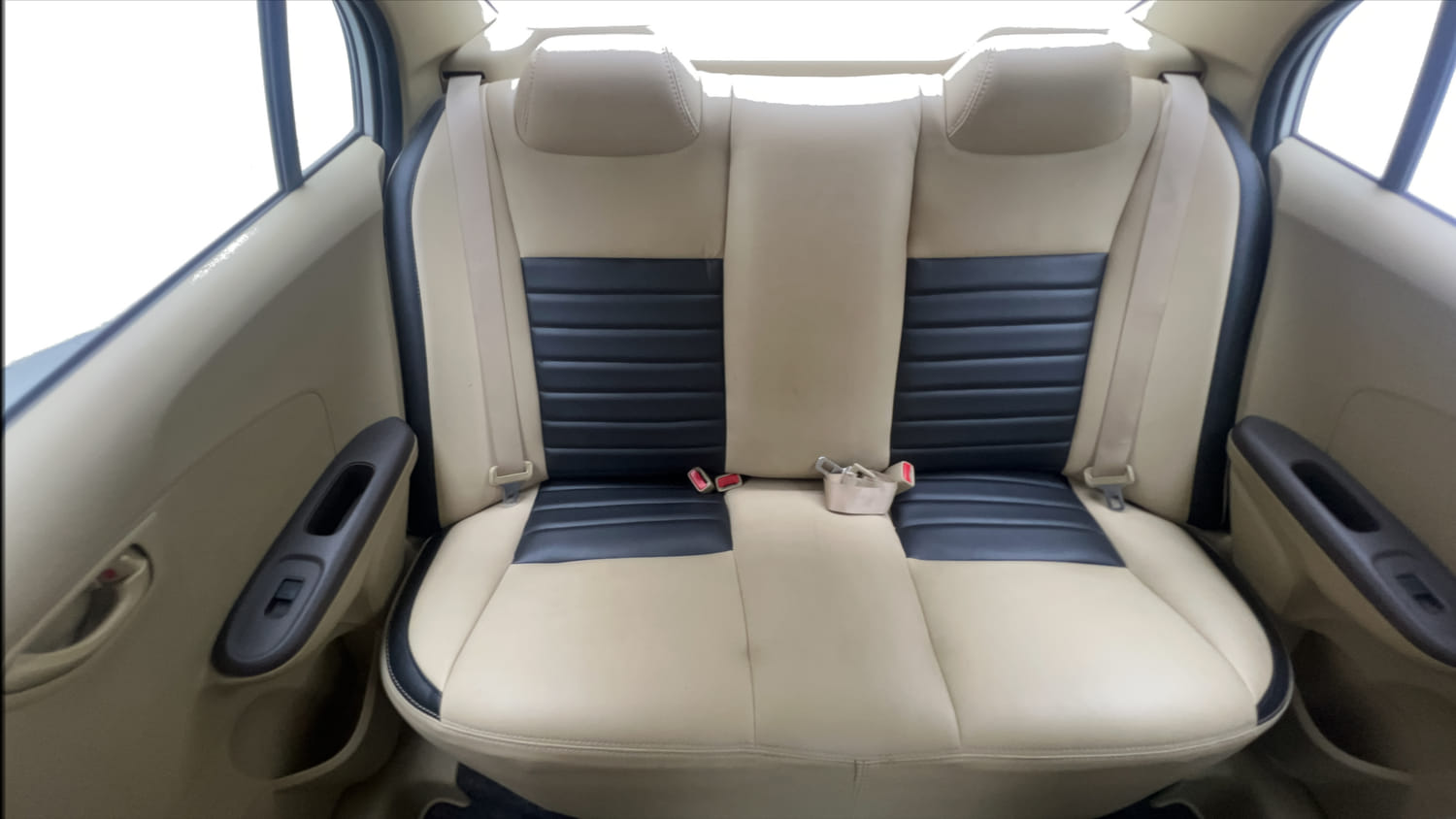 Used 2013 Honda Amaze 1.2 EX i-VTEC Petrol Manual interior REAR SEAT CONDITION VIEW
