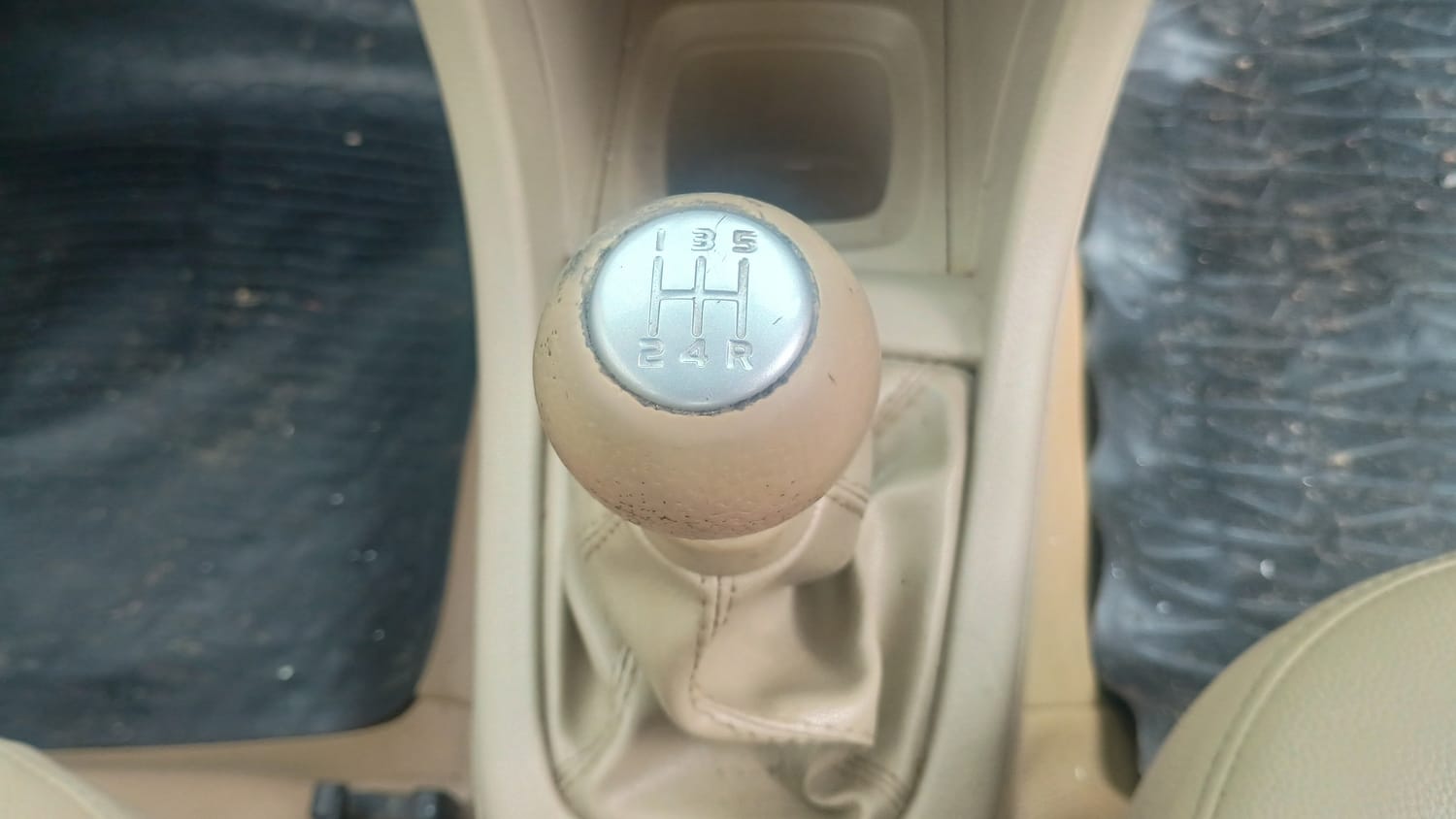 Used 2015 Maruti Suzuki Swift Dzire VXI Petrol Manual interior GEAR  KNOB VIEW