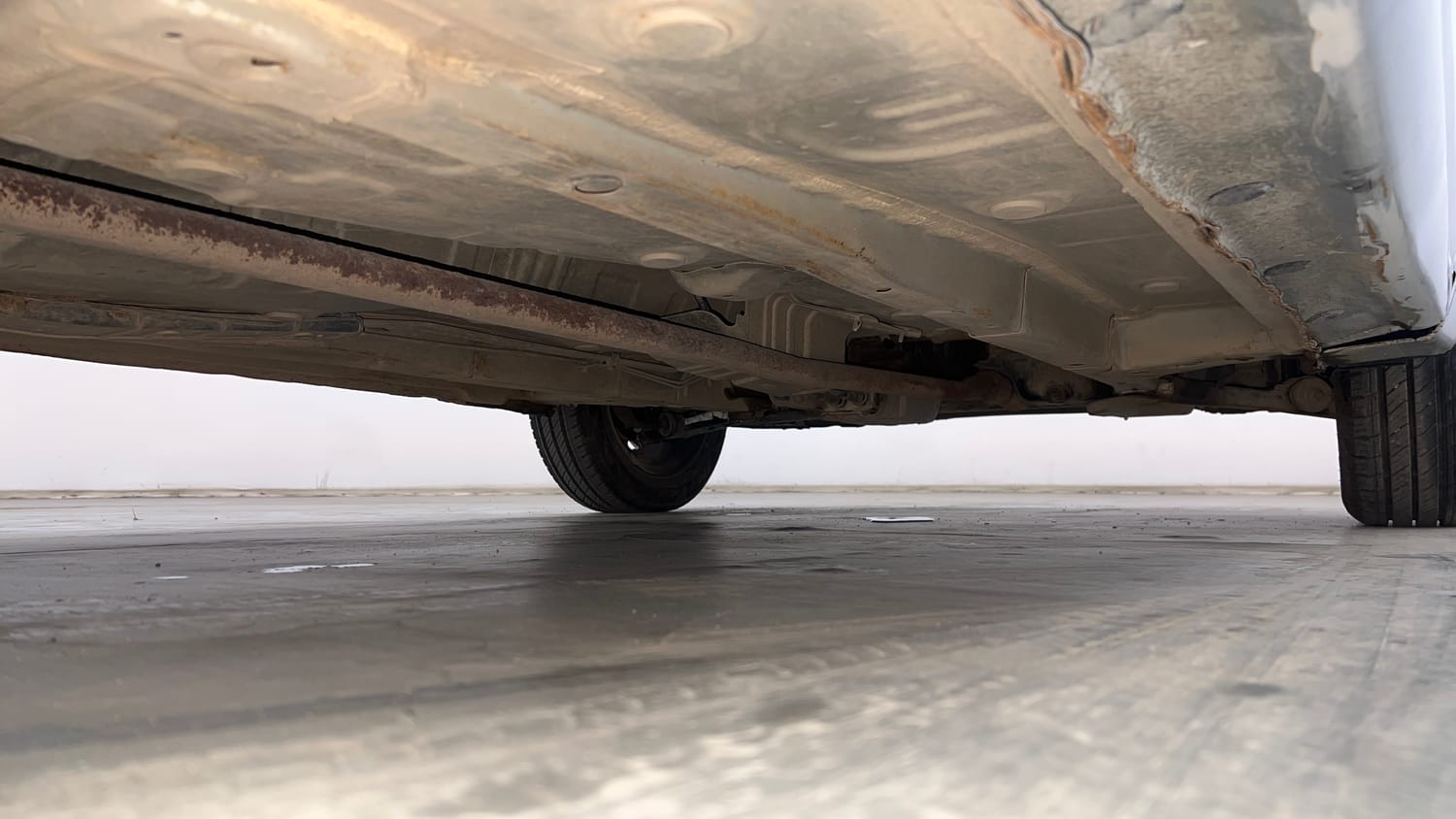 Used 2014 Hyundai Eon Sportz Petrol Manual extra REAR RIGHT UNDERBODY VIEW