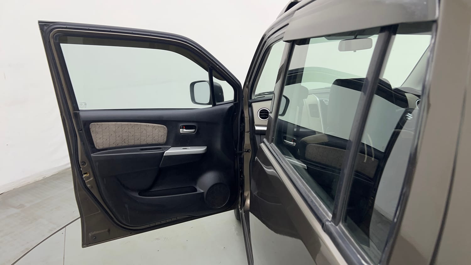 Used 2015 Maruti Suzuki Wagon R VXI Petrol Manual interior LEFT FRONT DOOR OPEN VIEW