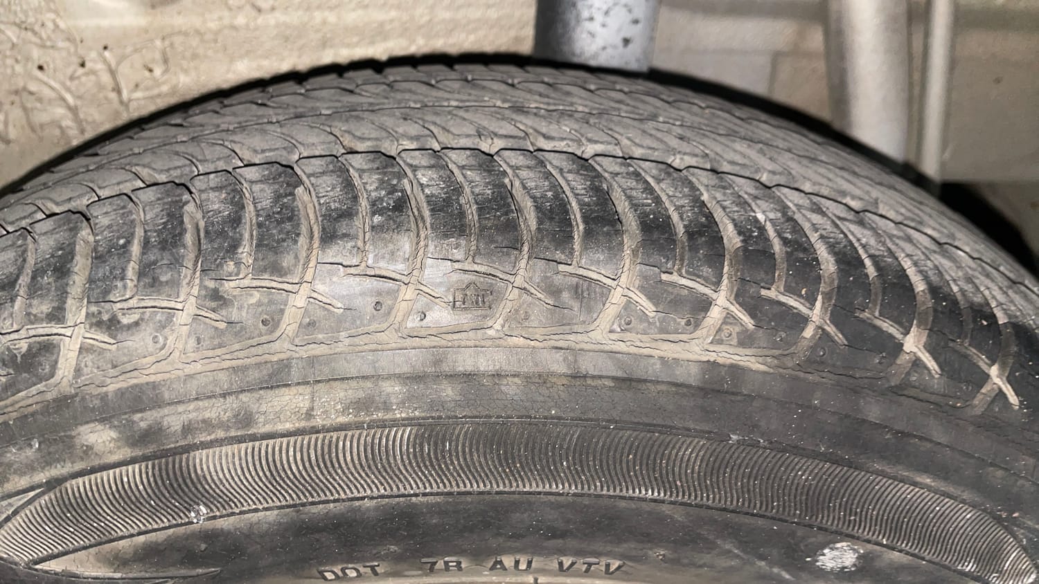 Used 2014 Maruti Suzuki Celerio VXi Petrol Manual tyres LEFT REAR TYRE TREAD VIEW