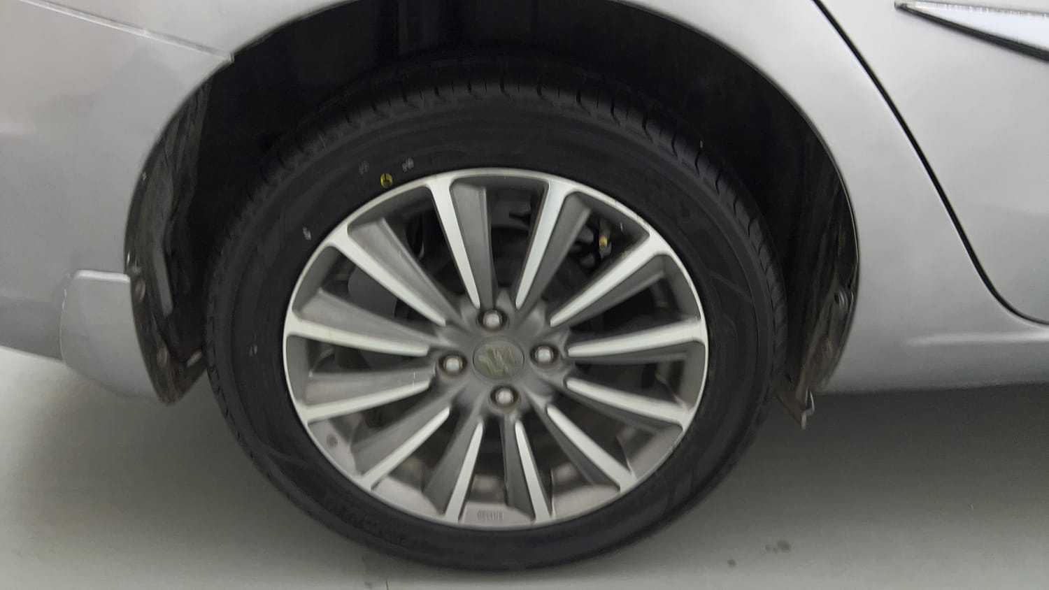 Used 2018 Maruti Suzuki Ciaz Alpha Hybrid 1.5 Petrol Manual tyres RIGHT REAR TYRE RIM VIEW