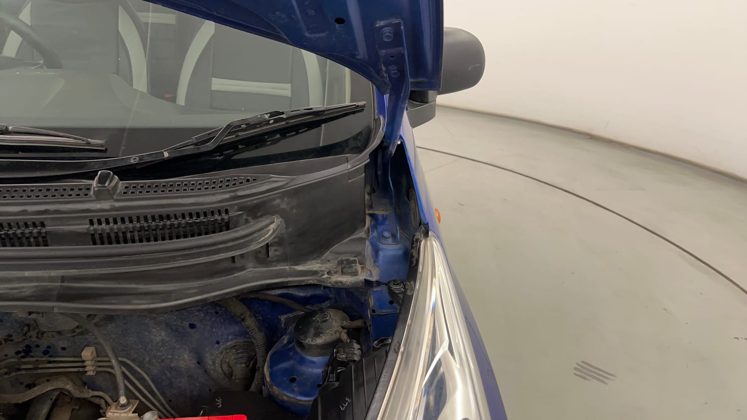 Used 2016 Hyundai Eon Magna Petrol Manual engine ENGINE LEFT SIDE HINGE & APRON VIEW