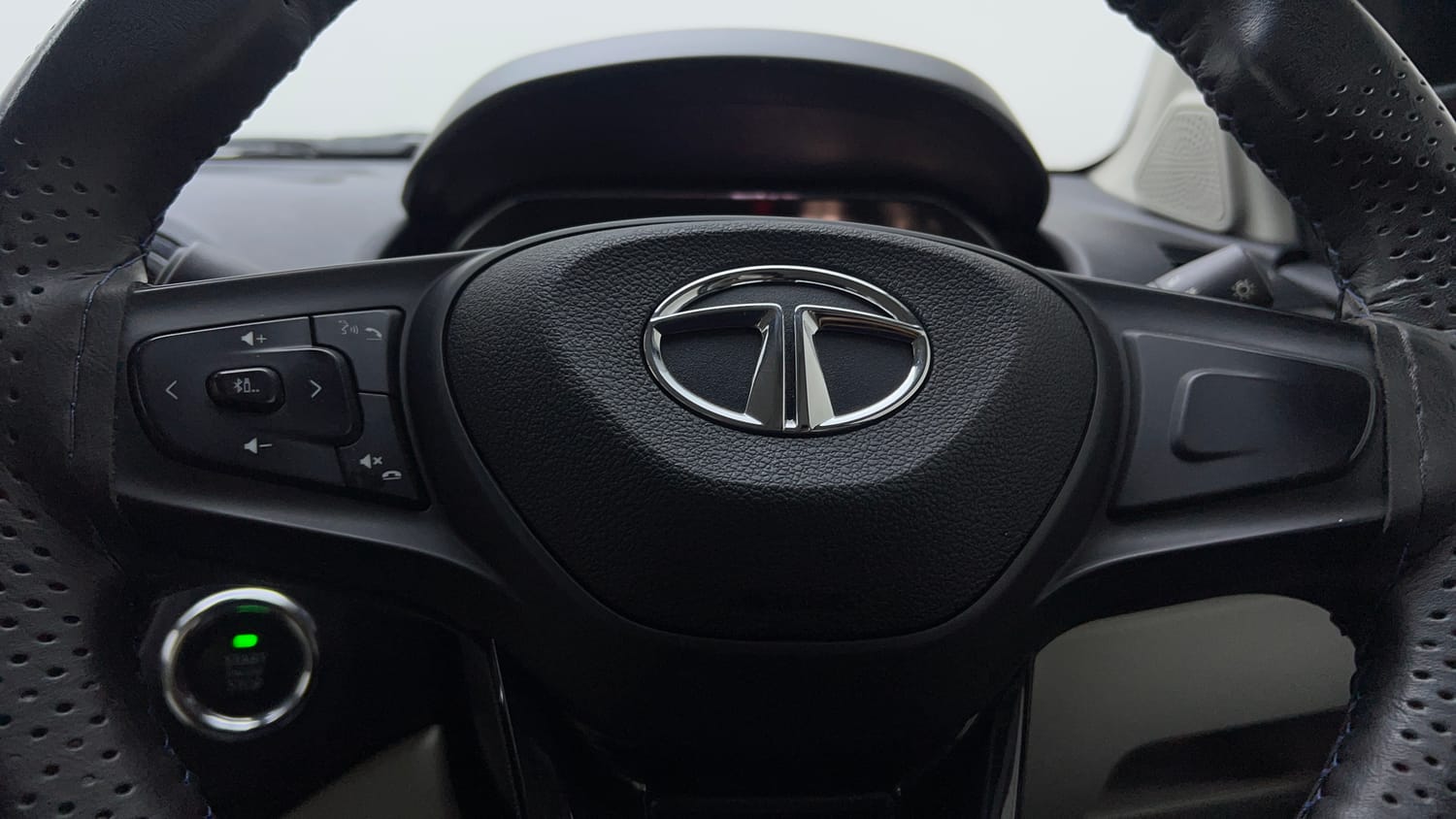 Used 2023 Tata Tigor XZ Plus CNG Leatherette Pack Cng Manual top_features Airbags