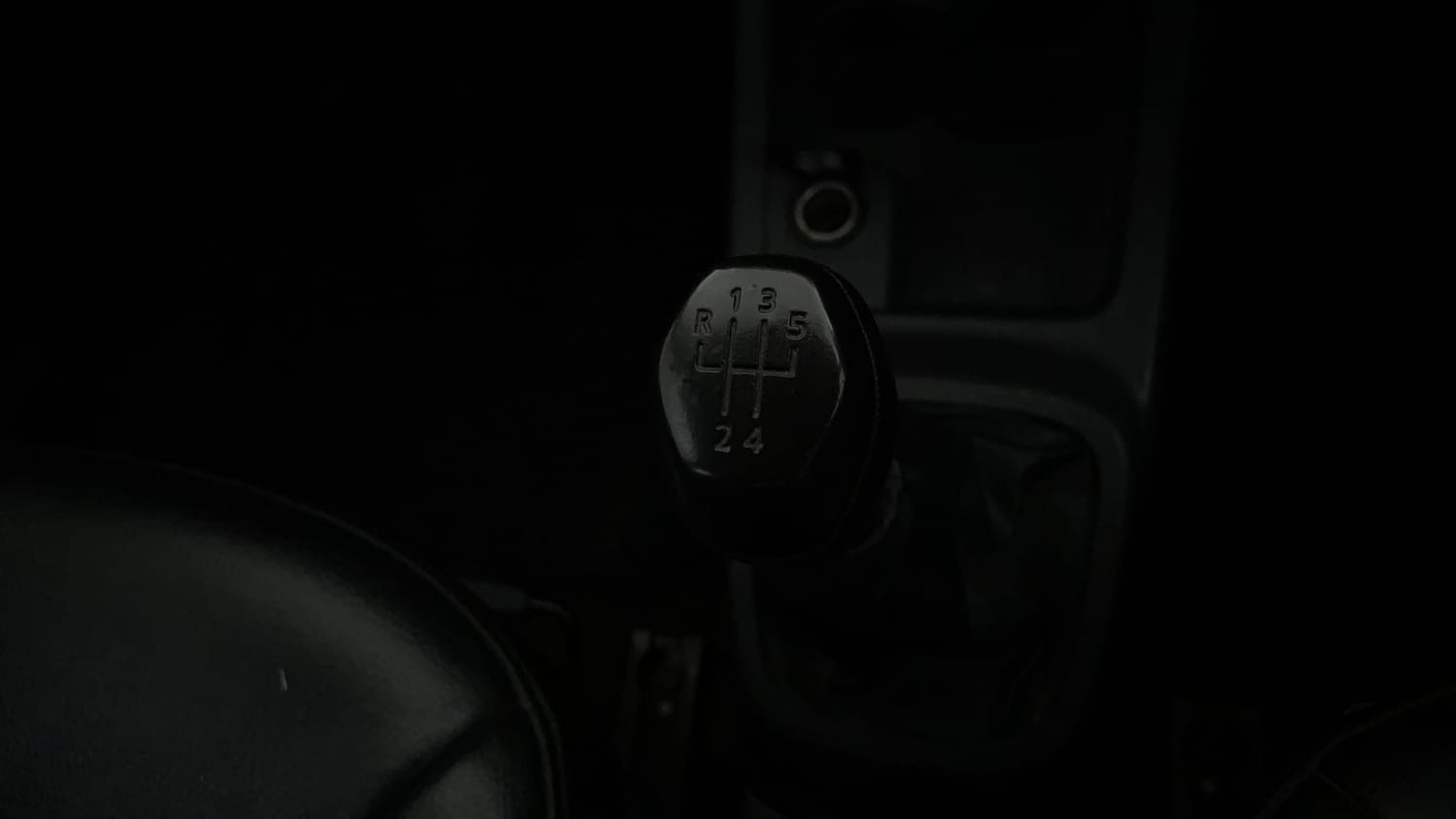 Used 2016 Renault Kwid 1.0 RXT Petrol Manual interior GEAR  KNOB VIEW