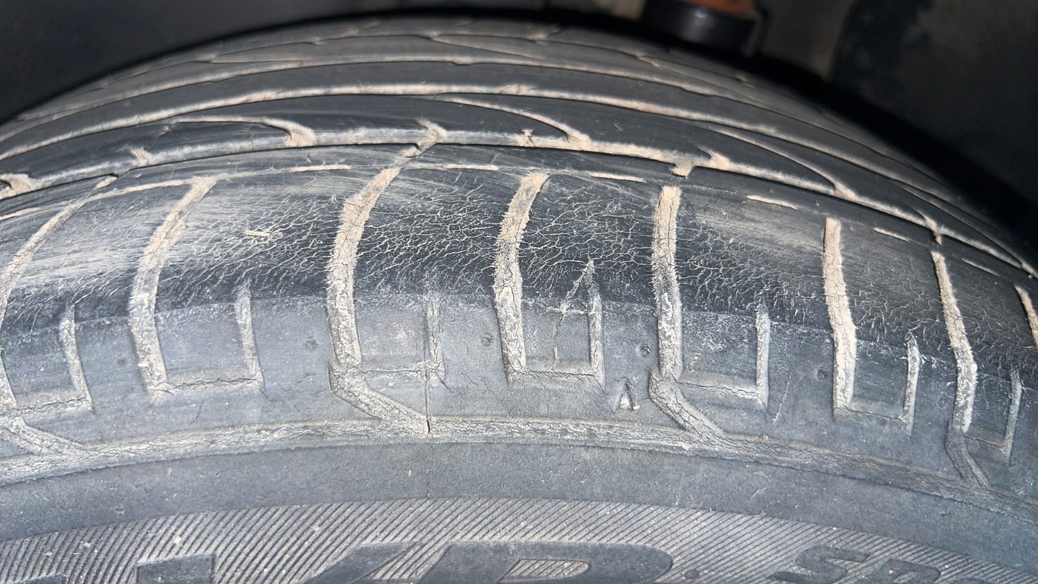 Used 2018 Hyundai Creta SX 1.6 Dual Tone Petrol Petrol Manual tyres LEFT REAR TYRE TREAD VIEW