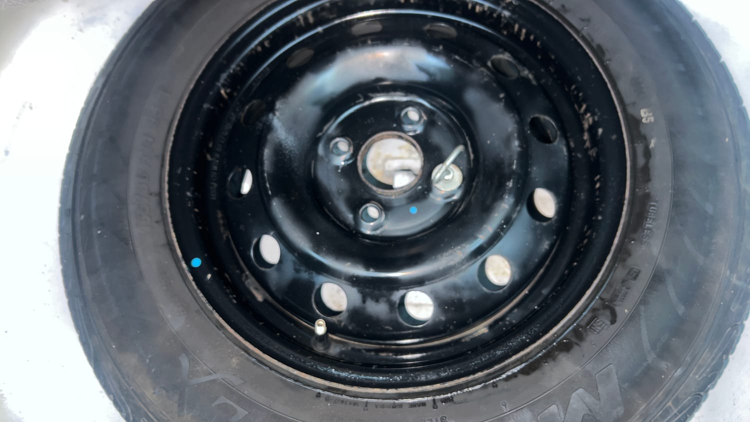 Used 2015 Maruti Suzuki Swift VXi Petrol Manual tyres SPARE TYRE VIEW
