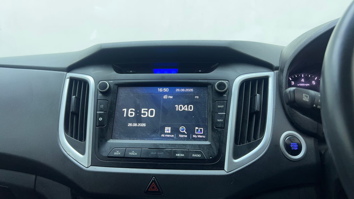 Used 2018 Hyundai Creta SX 1.6 Dual Tone Petrol Petrol Manual top_features Integrated (in-dash) music system