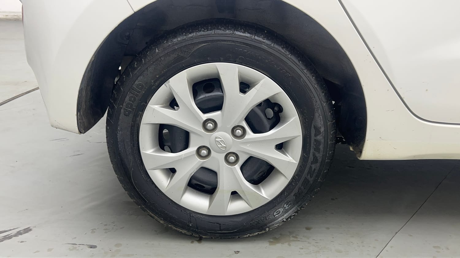 Used 2015 Hyundai Grand i10 Magna 1.2 Kappa VTVT Petrol Manual tyres RIGHT REAR TYRE RIM VIEW